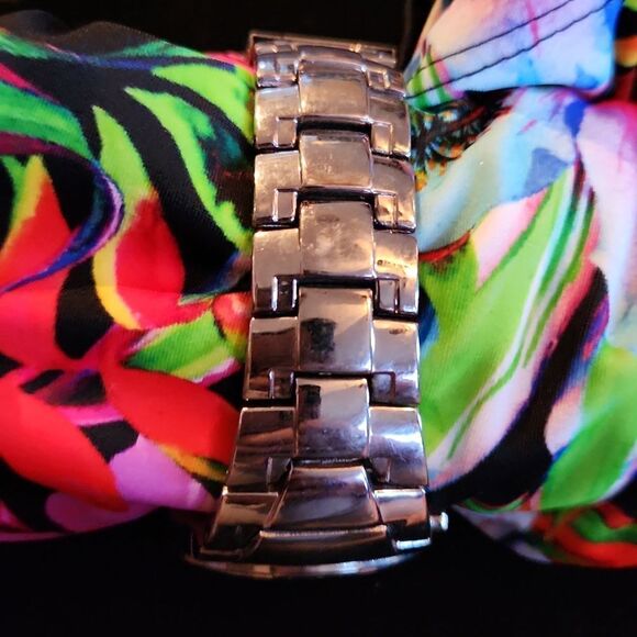 Los Angeles Chargers Water Resistant Watch - Picture 3 of 6